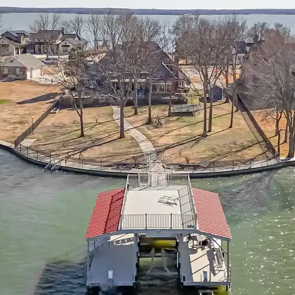 SERENE WATERFRONT HOME FOR BOTH GRAND ENTERTAINING AND TRANQUIL RELAXATION