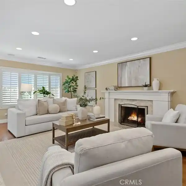 WARM AND INVITING TRI-LEVEL HOME IN COLLEGE PARK EAST