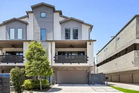 Gorgeous Three-story Townhome in Oak Lawn