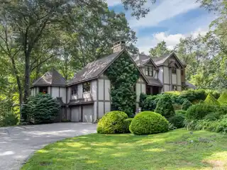 Beautiful Stone House in Roxbury