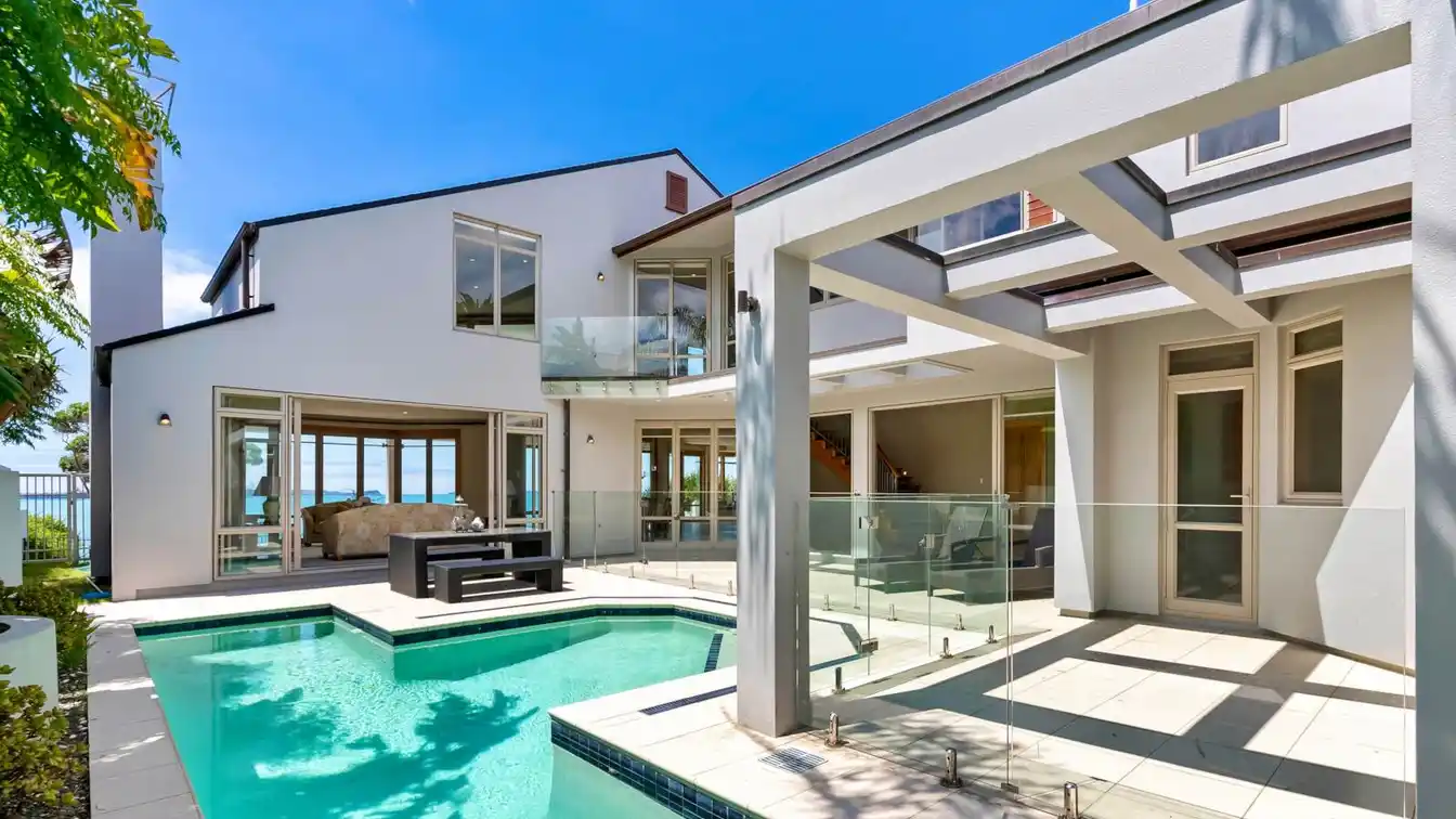 Serene Coastal Retreat with Panoramic Ocean Views