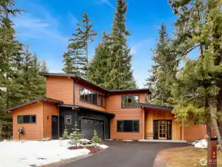 Light-filled Home with Effortless Style
