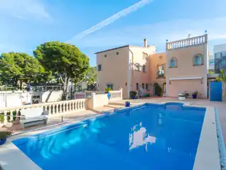 Attractive Garden Flat with Separate Guest Studio