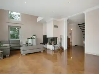 Impressive Home Blending Style and Comfort