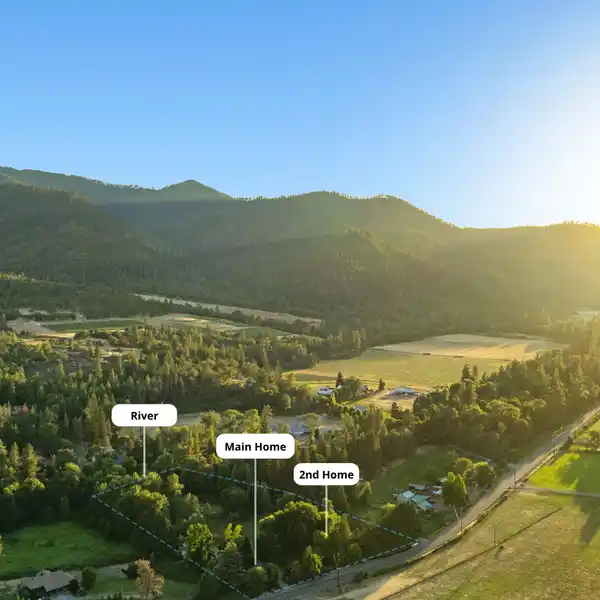 PARK-LIKE RETREAT ALONG THE APPLEGATE RIVER