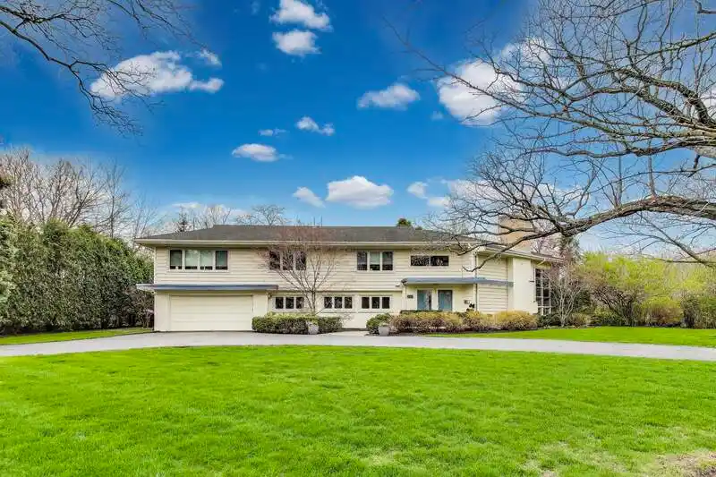 Fantastic Mid-century Contemporary in Skokie Ridge