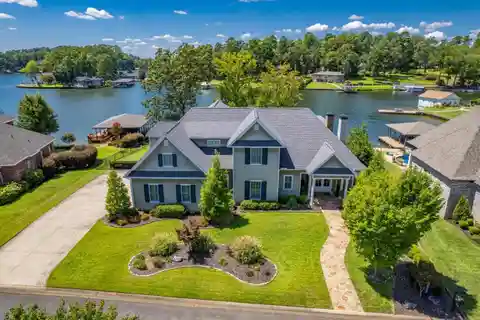 Stunning Lakefront Home on Lake Hamilton