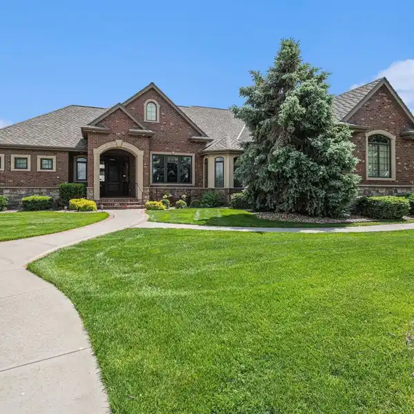 ELEGANT LAKEFRONT RANCH WITH PRIVATE SANDY BEACH