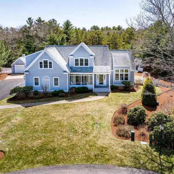 BEAUTIFUL HOME ON A QUIET CUL-DE-SAC