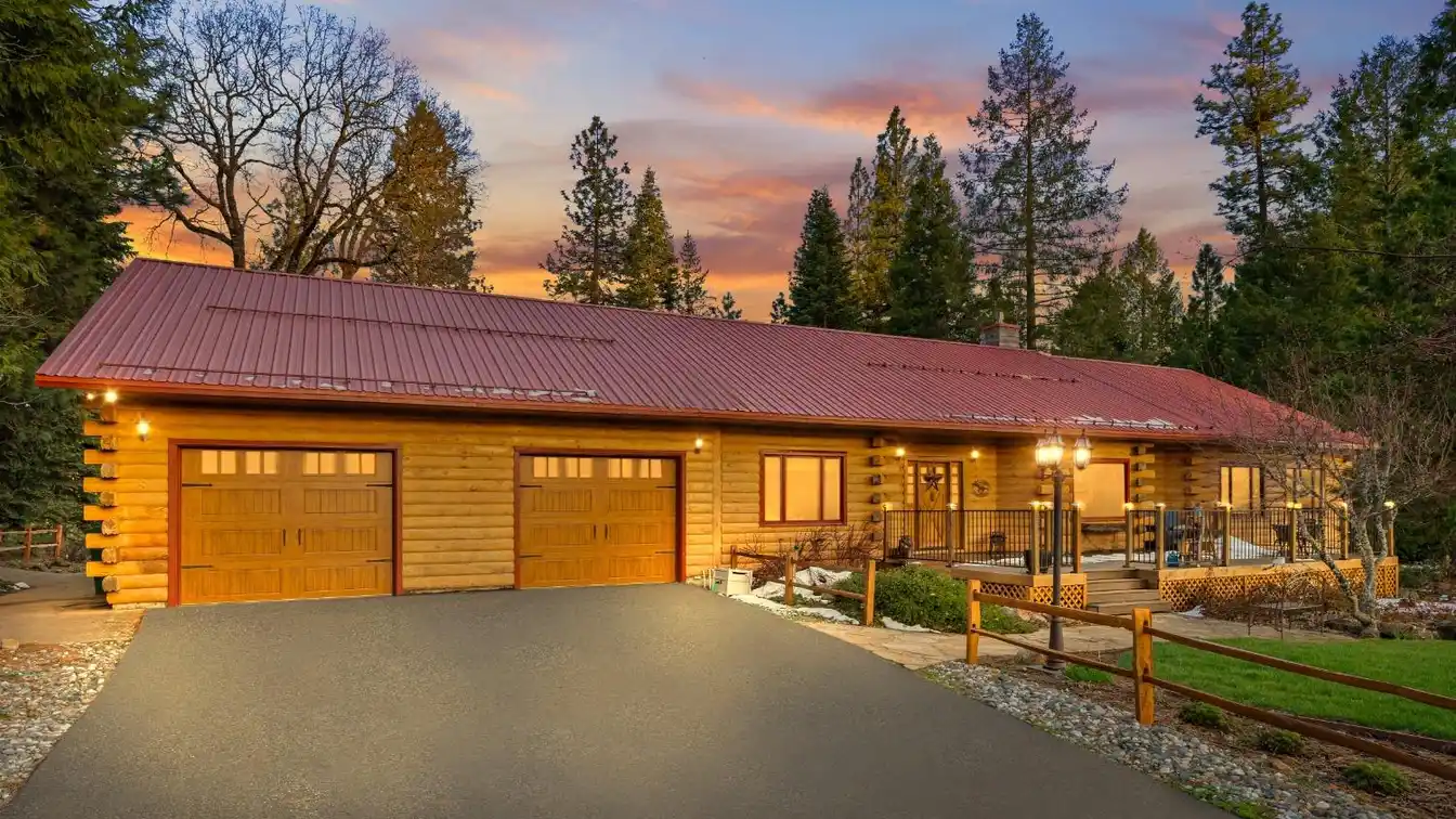 10-acre Log Cabin Retreat