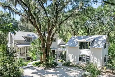 Timeless Lowcountry Beauty Meets Contemporary Elegance