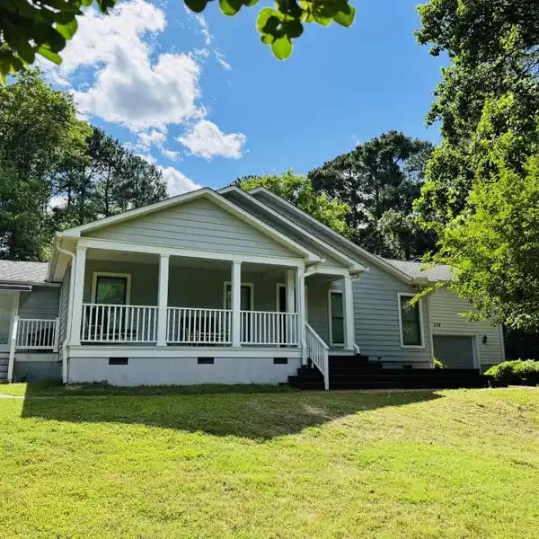 VERSATILE UPDATED RESIDENCE IN DESIRABLE FEARRINGTON VILLAGE