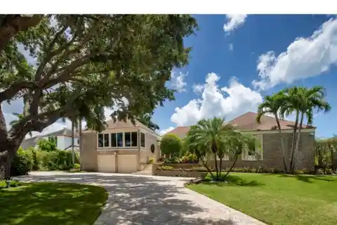 Beautiful Setting on Half Moon Lake in Exclusive Port Royal