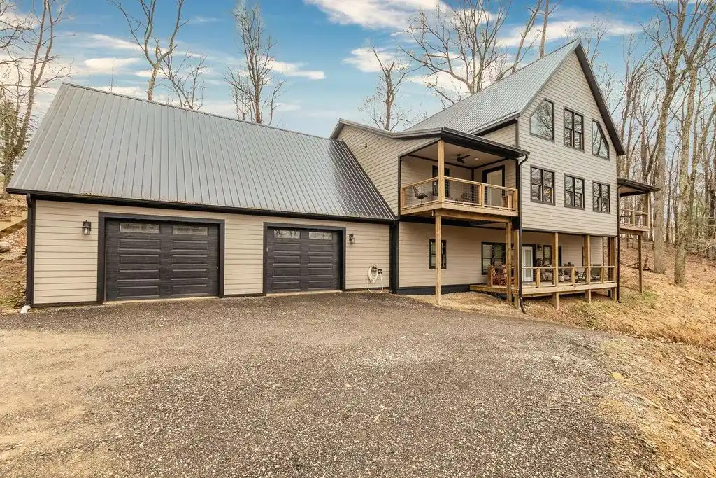 Beautiful Custom Built Home in Hide-a-way Hills