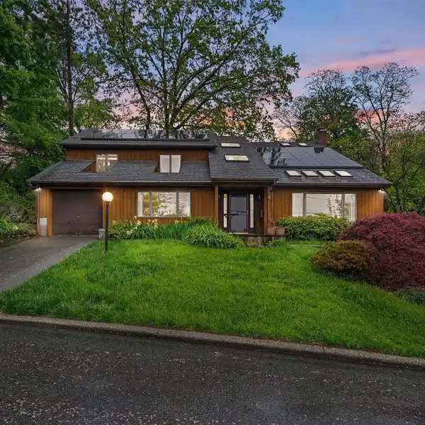 STYLISH CONTEMPORARY LIVING WITH HUDSON RIVER VIEWS