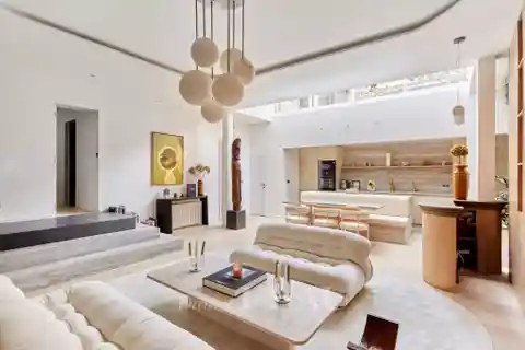 Stunning Renovated Loft-style Workshop Residence