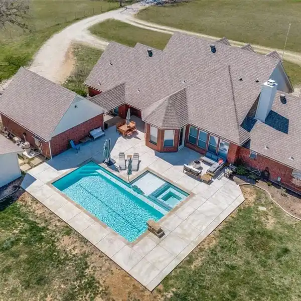 TRANQUIL 16.5-ACRE PROPERTY WITH UPDATED RESIDENCE AND GUEST HOUSE