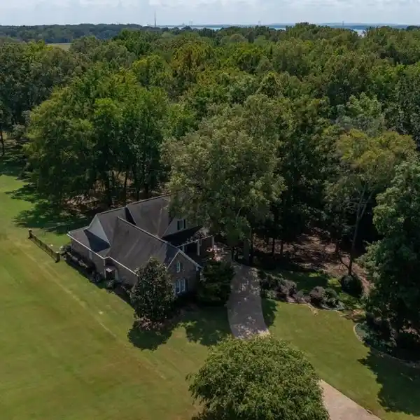 LUXURY SPACIOUS HOME ON WHEELER LAKE