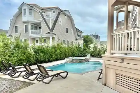 Architecturally Distinctive Octagon-Style Residence