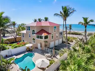 Beachfront Home Between the Gulf and Bay