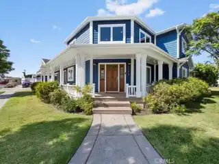 Spacious Hollyglen Home with Vaulted Ceilings