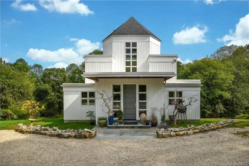 Incomparable Contemporary Home