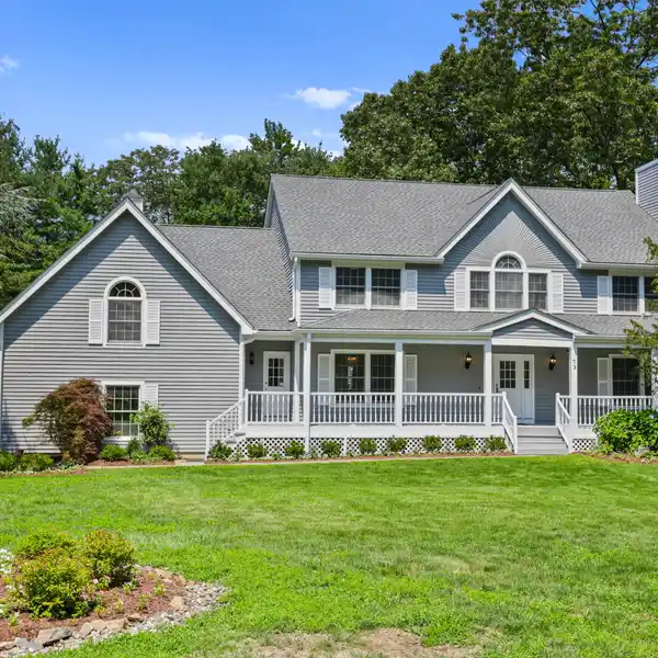 BEAUTIFULLY LANDSCAPED POST-MODERN COLONIAL
