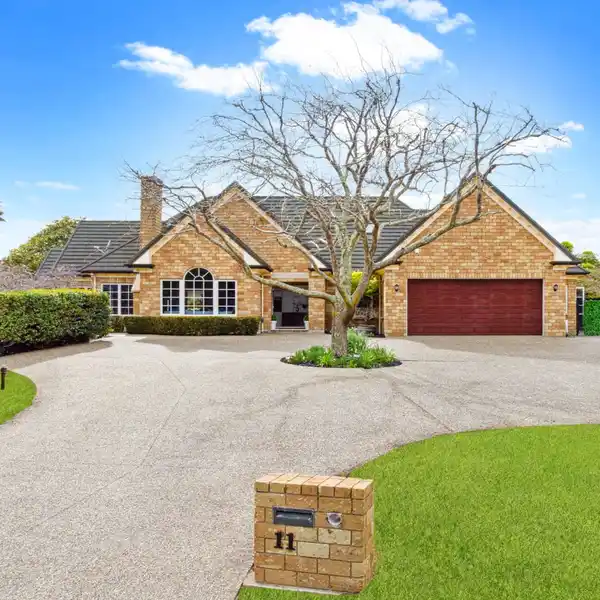 SPACIOUS SINGLE-LEVEL FAMILY RESIDENCE