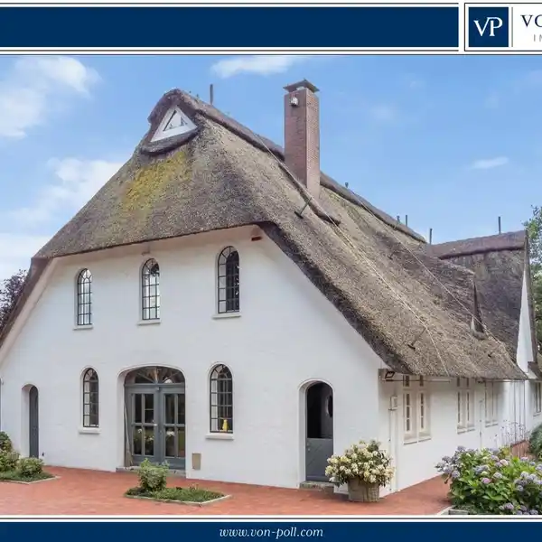 THATCHED ROOF HOUSE WITH LUXURIOUS FURNISHINGS AND LARGE PROPERTY
