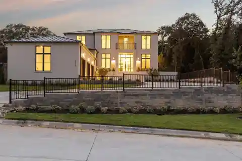 Exquisite Heritage Home in the Knolls in Westlake