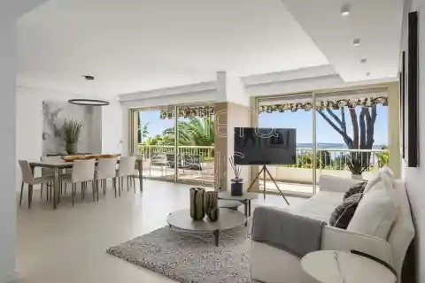Four Bedroom Apartment in La Californie