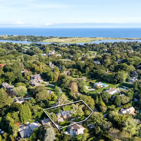 ELEGANT GUT RENOVATED VILLAGE HOME