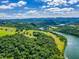 700 Gorgeous Lakefront Acres