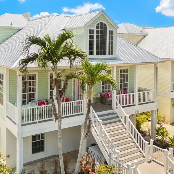 TURNKEY GEM IN VILLAGE BY THE SEA