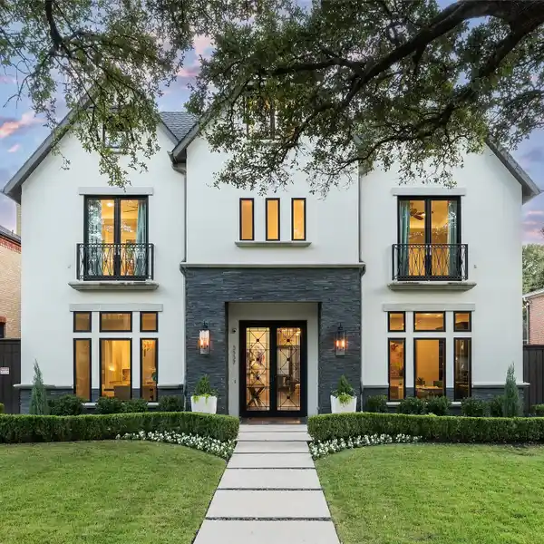 BEAUTIFUL TRADITIONAL UNIVERSITY PARK HOME