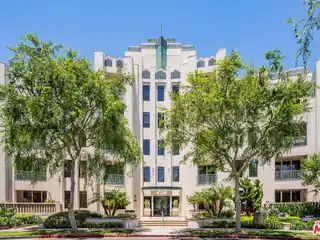 Beautifully Designed Penthouse-Level Condo