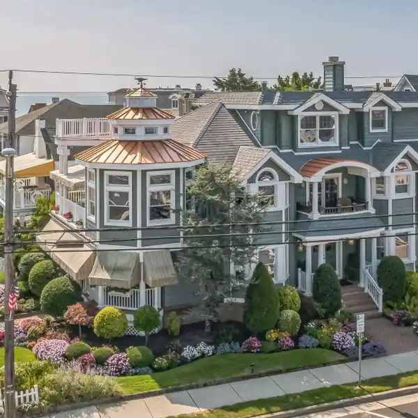 CUSTOM COASTAL BEACH HOUSE