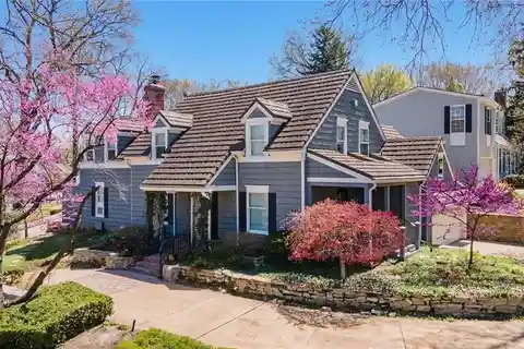 Beautifully Renovated Charmer