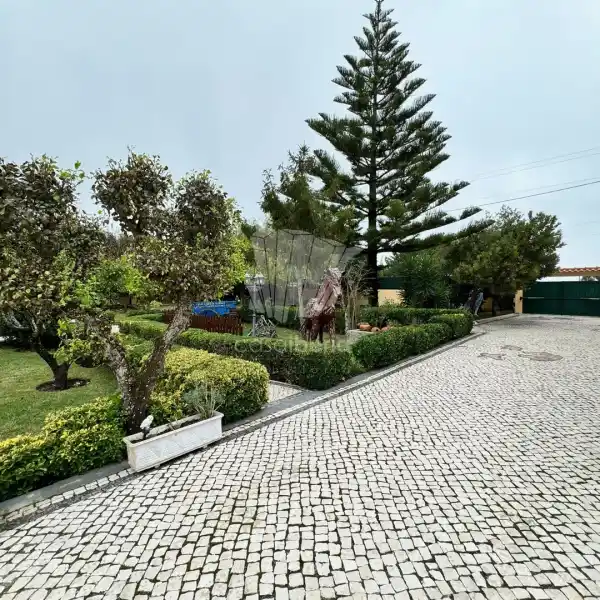 STUNNING THREE-BED VILLA IS SINTRA SPLENDOR