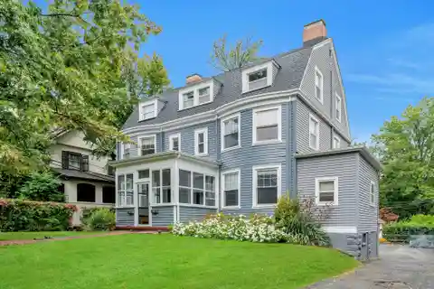 Exquisite High-Floor Living with Iconic City Views