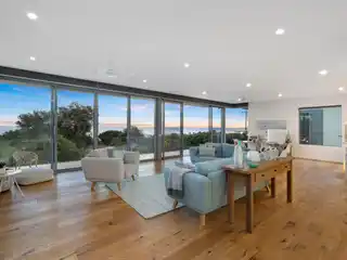 Beachfront Contemporary Entertainer