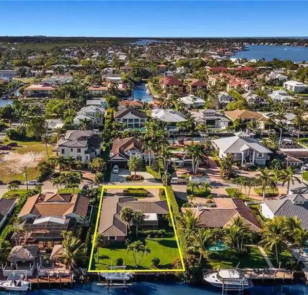 LOVELY HOME ON A QUIET CUL-DE-SAC