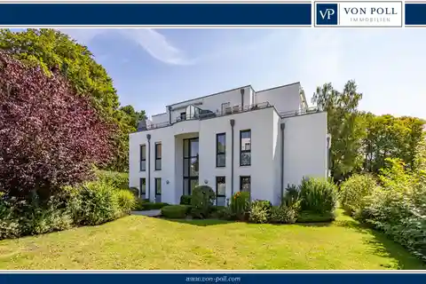 Light-Filled Aparatment with Wraparound Roof Terrace