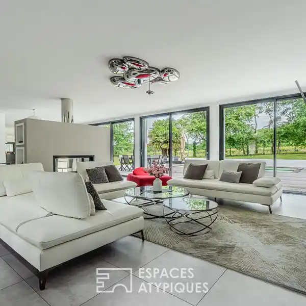 CONTEMPORARY VILLA ON THE EDGE OF A VINEYARD