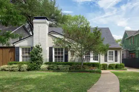 Move-in Ready Traditional in University Park