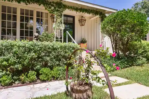 Charming Home with Casita