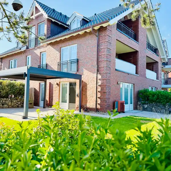 ELEGANT RESIDENCE WITH GARDEN