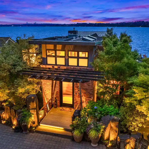 KIRKLAND’S GOLD COAST WATERFRONT