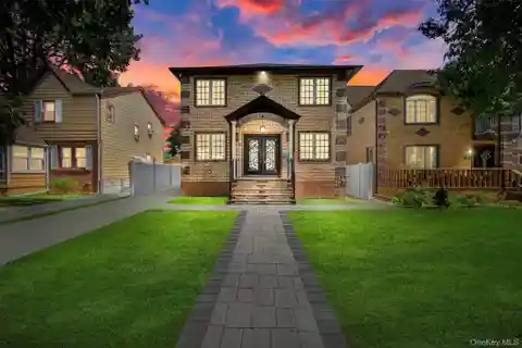 Beautiful Brand New Home in Bellerose