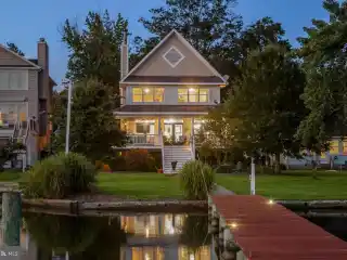 Waterfront Living with Modern Comfort and Convenience